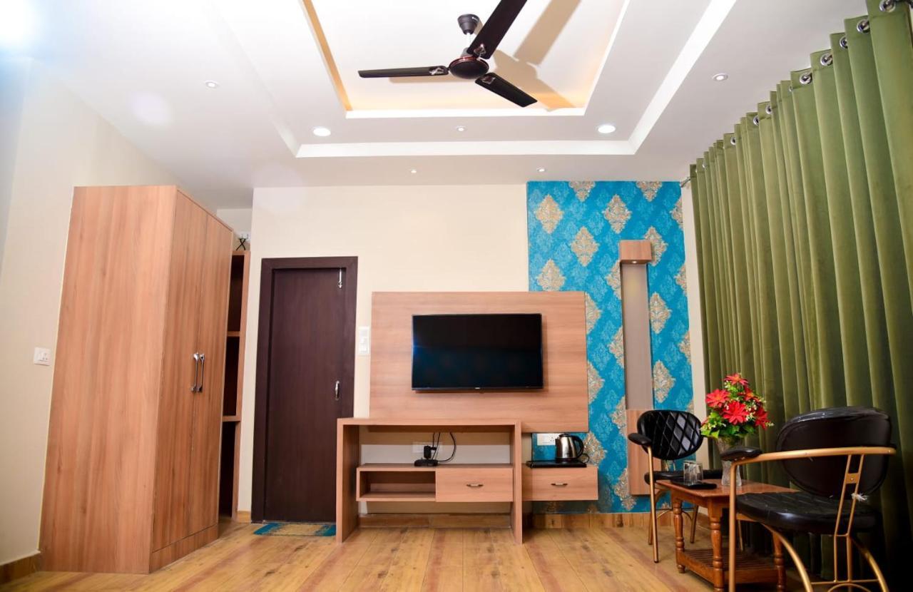 Hotel Olive Crown Lucknow Eksteriør billede