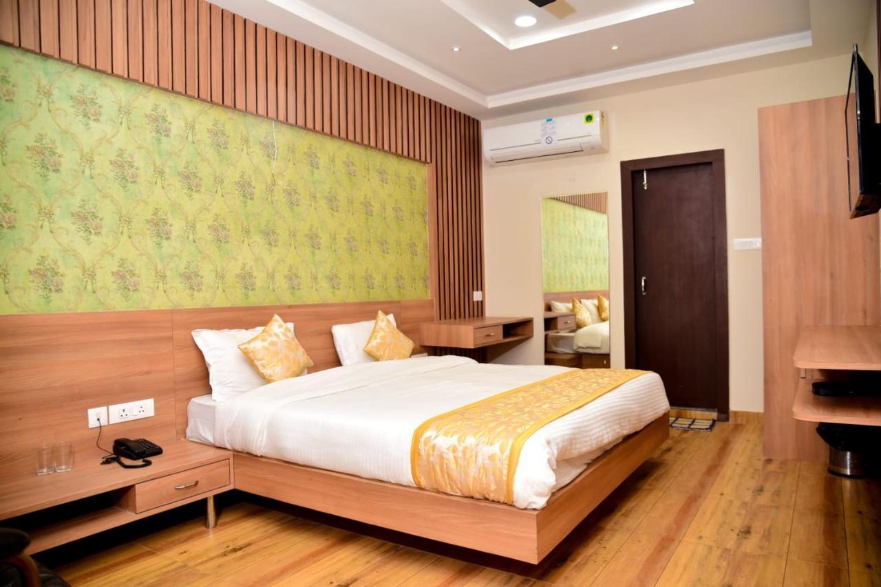 Hotel Olive Crown Lucknow Eksteriør billede