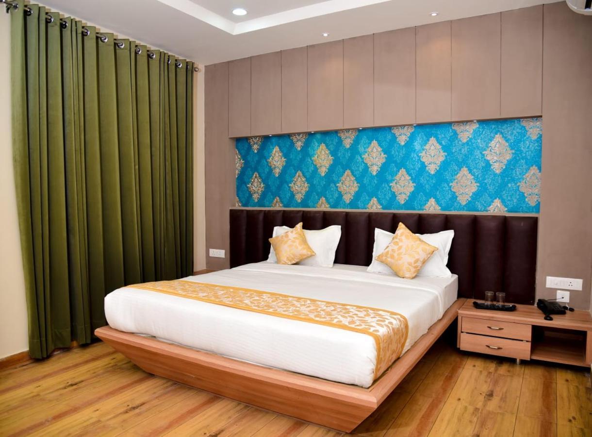 Hotel Olive Crown Lucknow Eksteriør billede