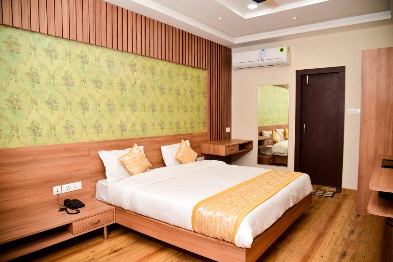 Hotel Olive Crown Lucknow Eksteriør billede