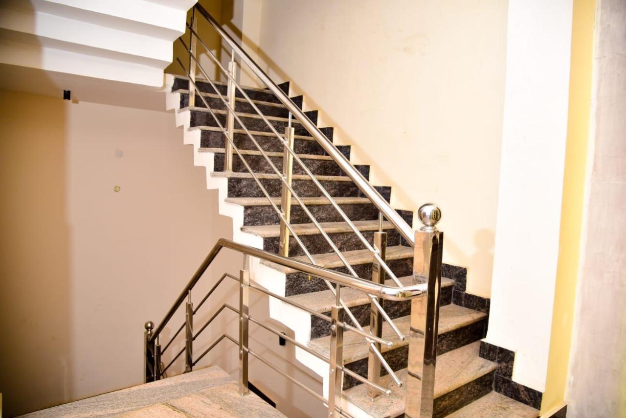 Hotel Olive Crown Lucknow Eksteriør billede