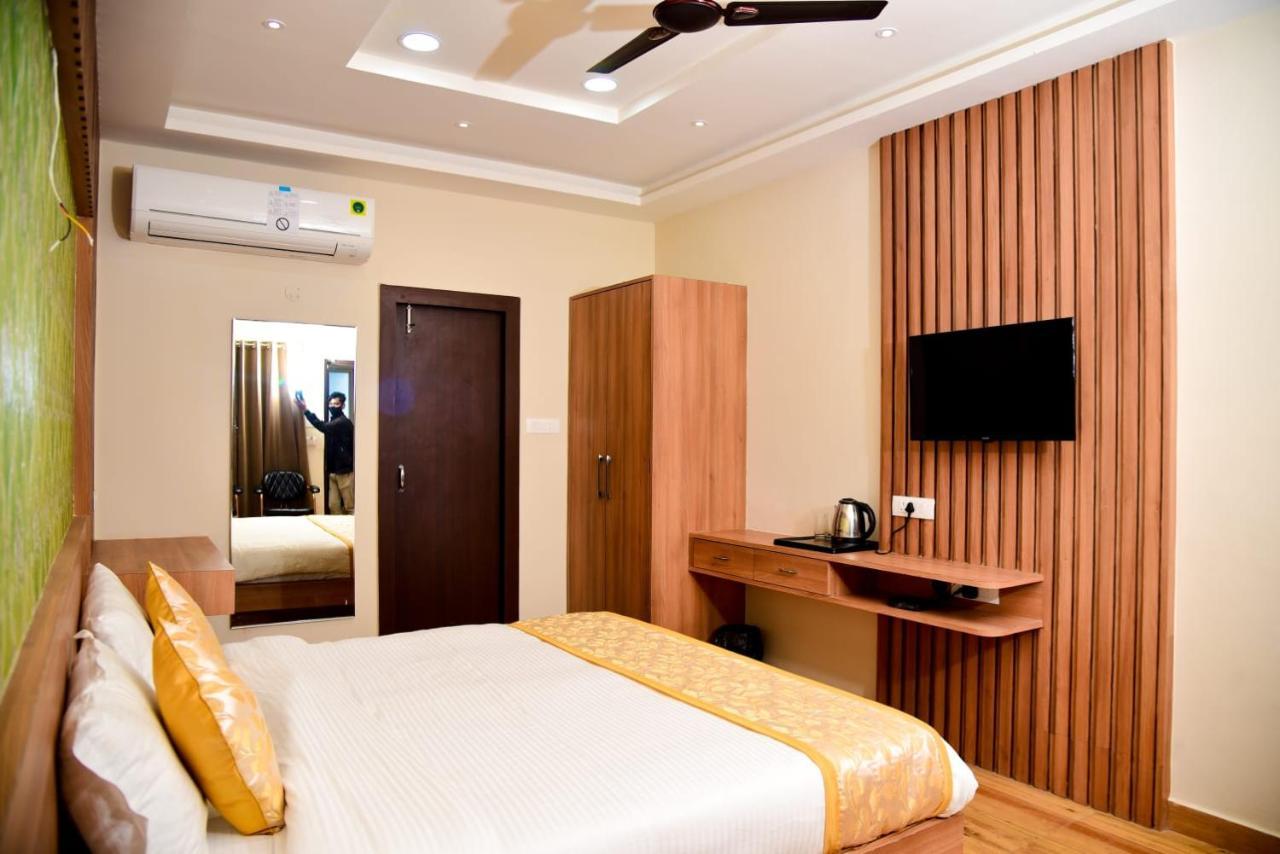 Hotel Olive Crown Lucknow Eksteriør billede