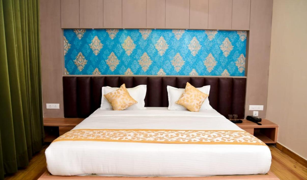 Hotel Olive Crown Lucknow Eksteriør billede