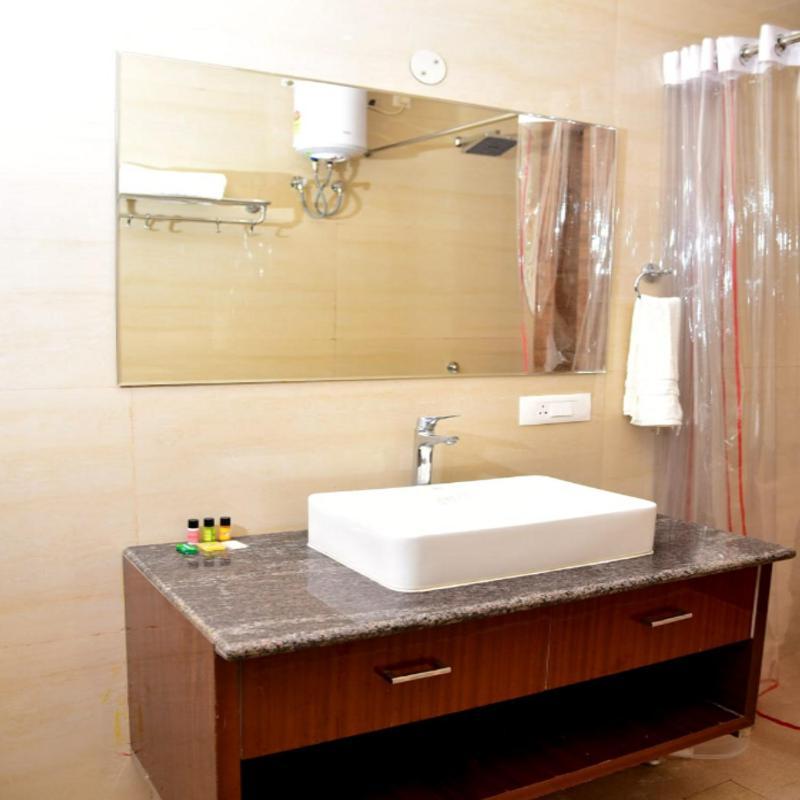 Hotel Olive Crown Lucknow Eksteriør billede