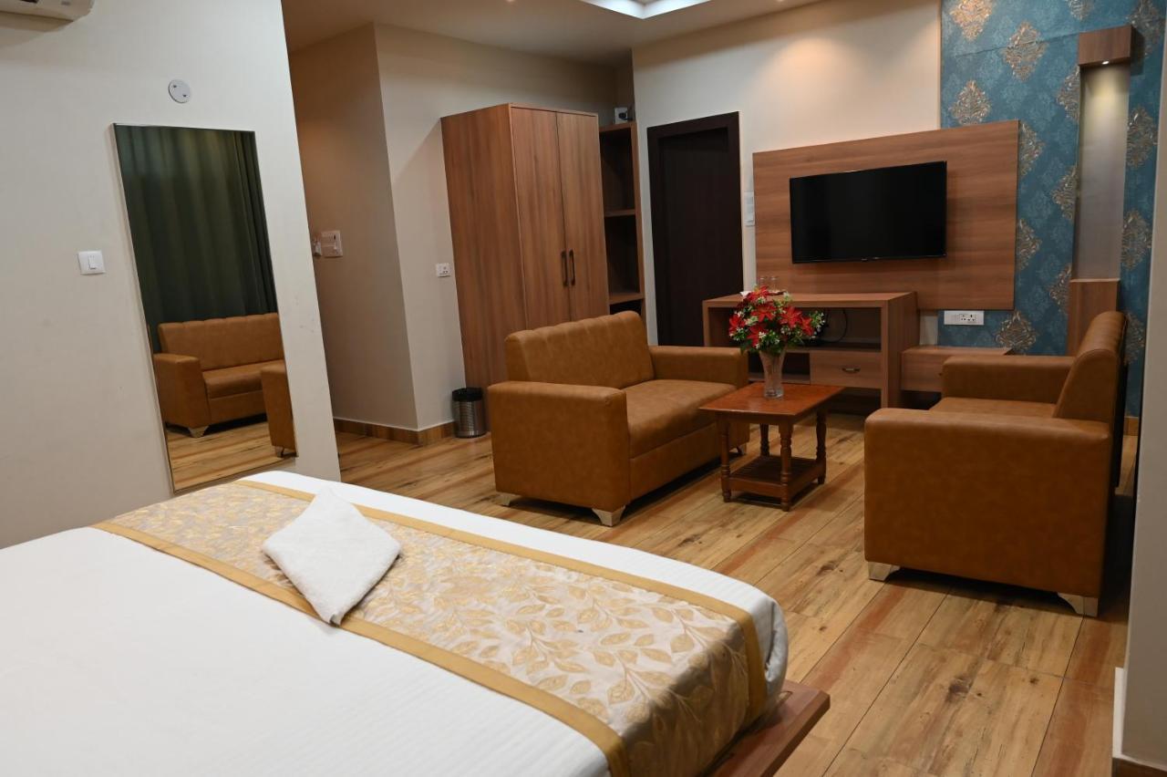 Hotel Olive Crown Lucknow Eksteriør billede