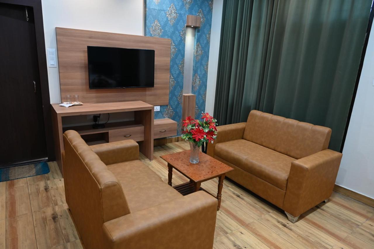 Hotel Olive Crown Lucknow Eksteriør billede