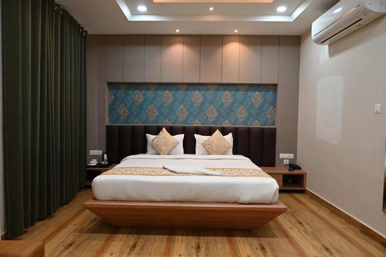 Hotel Olive Crown Lucknow Eksteriør billede