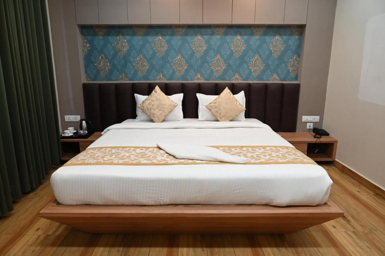 Hotel Olive Crown Lucknow Eksteriør billede