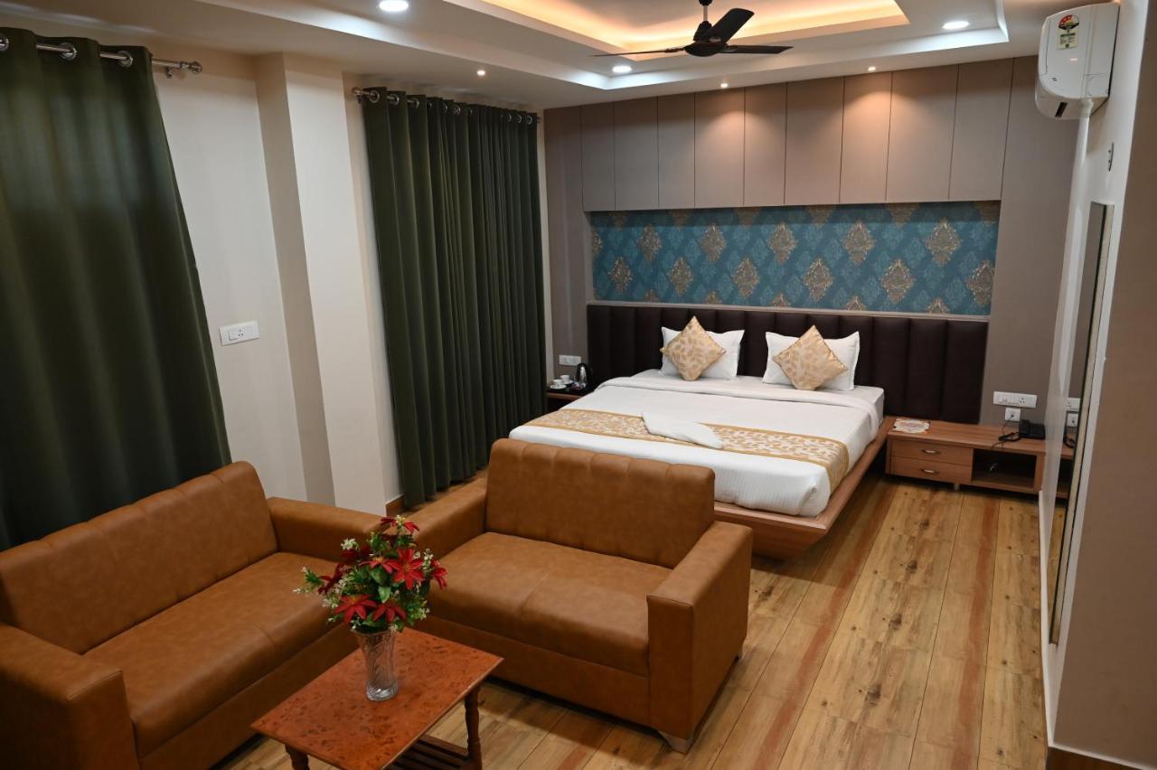 Hotel Olive Crown Lucknow Eksteriør billede